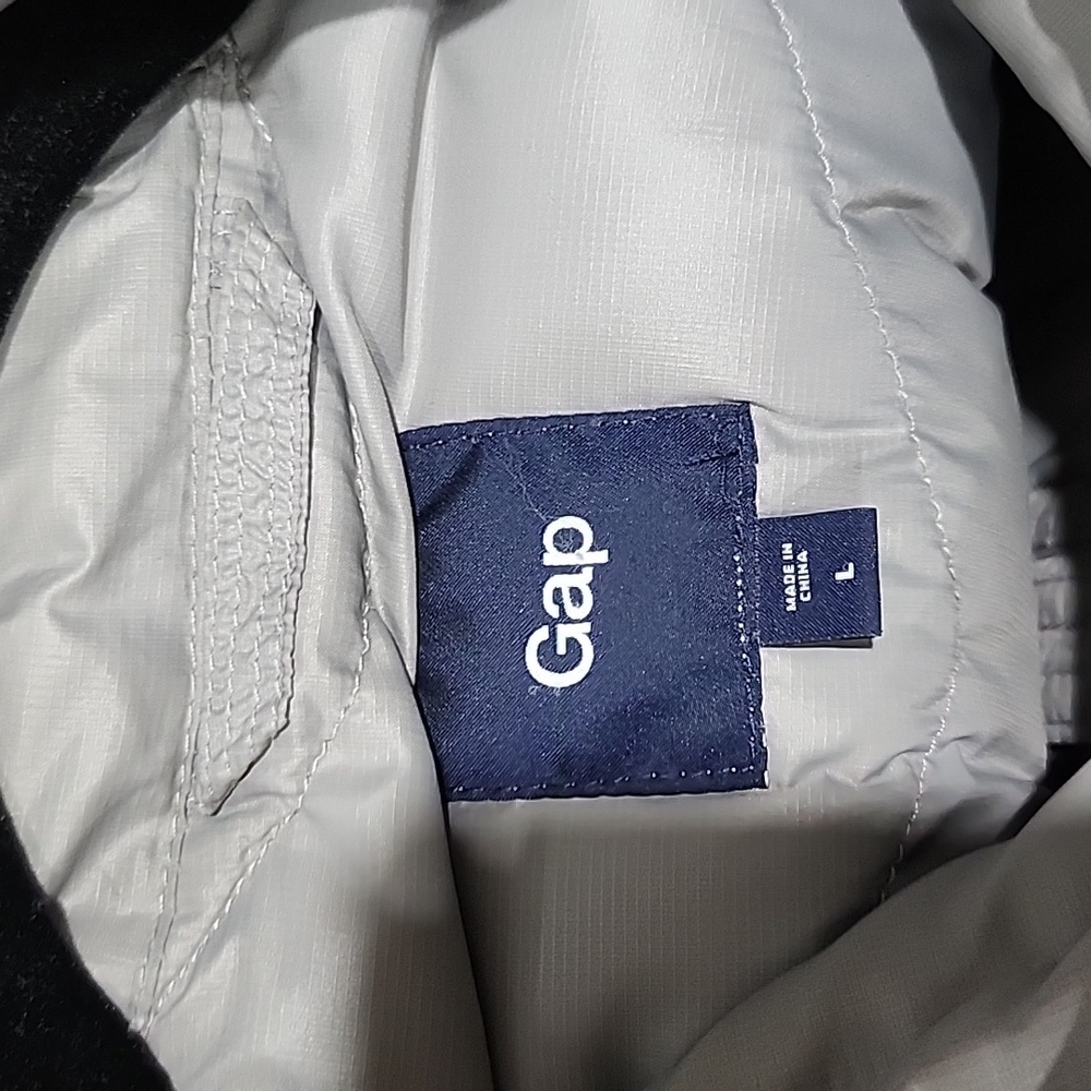 Gap Light Weight Down Jacket Size Large - image 3